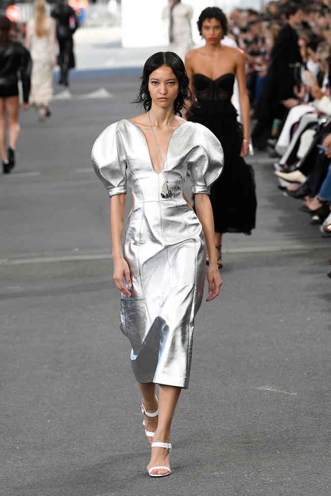 Model on the runway at Chlo&eacute; Ready To Wear Spring 2024 held at Port de La Bourdonnais on September 28, 2023 in Paris, France.