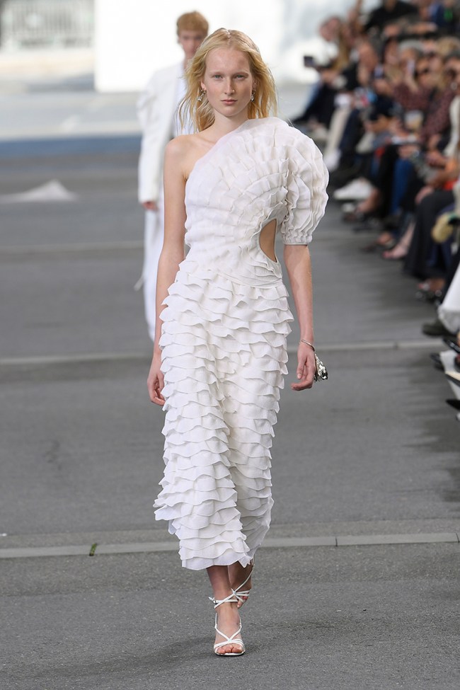 Model on the runway at Chlo&eacute; Ready To Wear Spring 2024 held at Port de La Bourdonnais on September 28, 2023 in Paris, France.